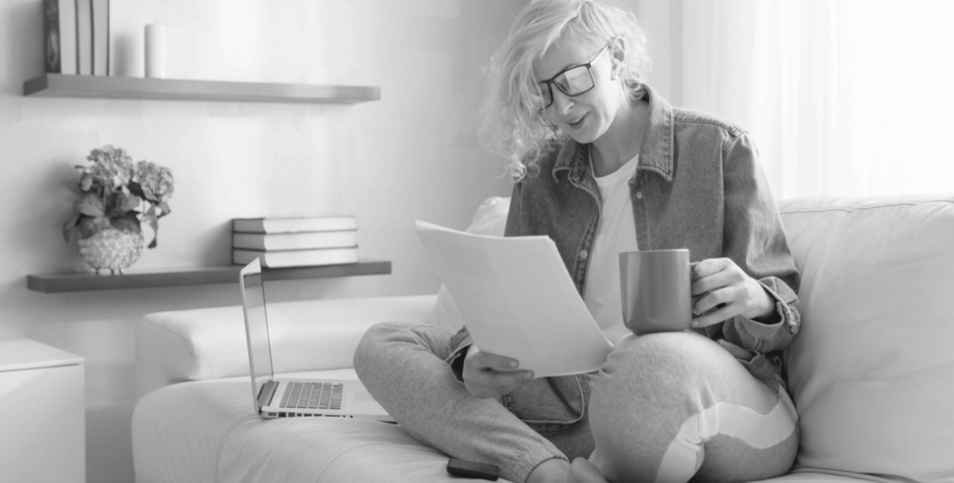Persona trabajando en planificación financiera